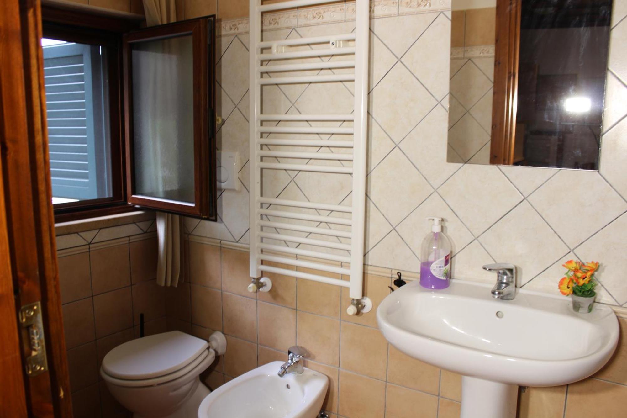 Varco Sabino Agriturismo Incantesimo Del Lago Salto מראה חיצוני תמונה